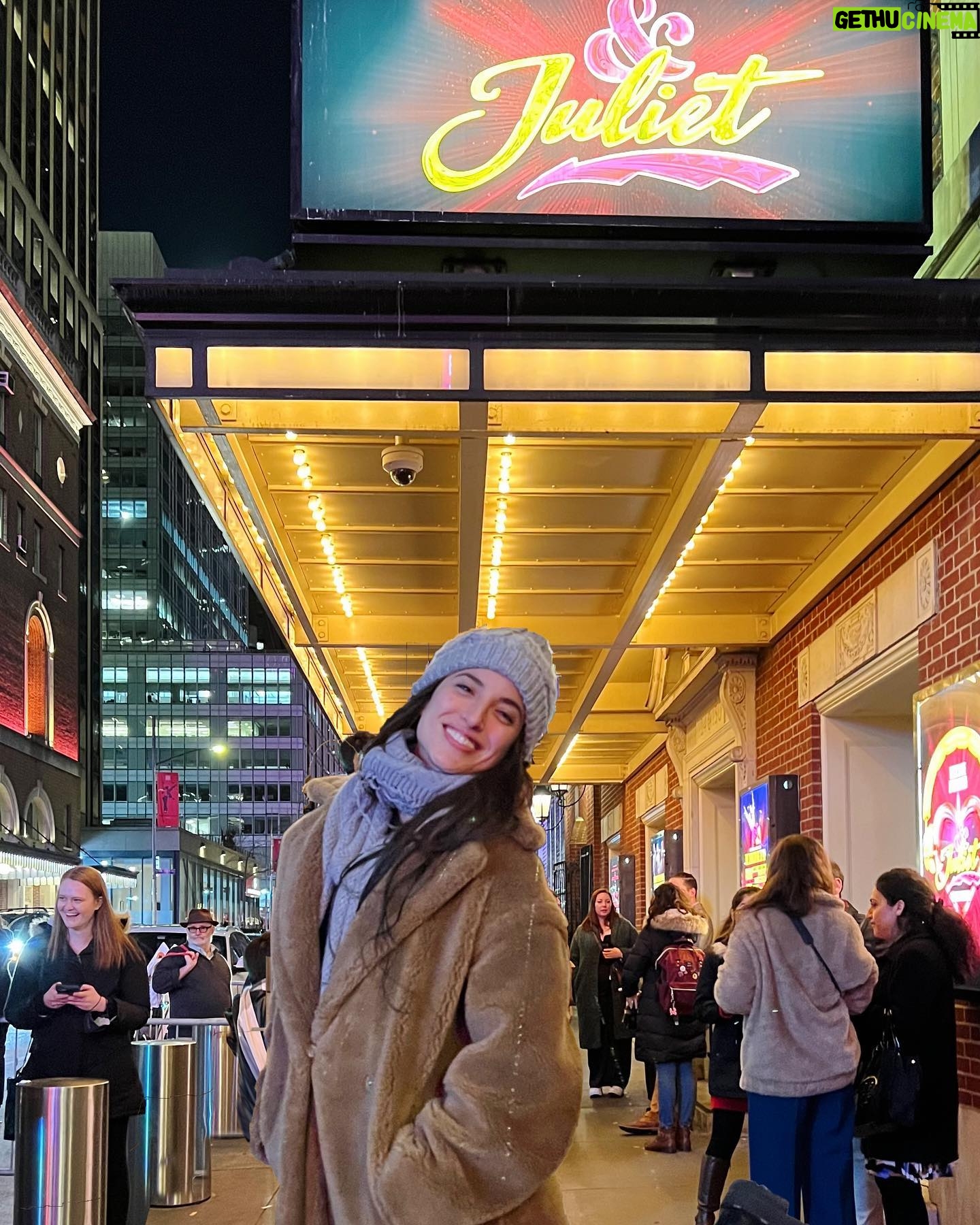 Tania Raymonde Instagram - super fun time @andjulietbway excellent cast, @lornaacourtney is fire and I’ve still got confetti in my hair 🎉
