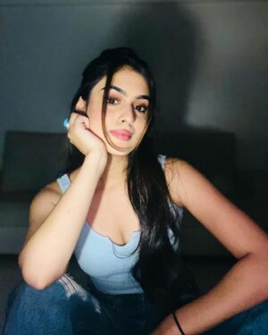 Tanisha Mehta Instagram - Listening to such songs in monsoon is a vibe 🫶🏽