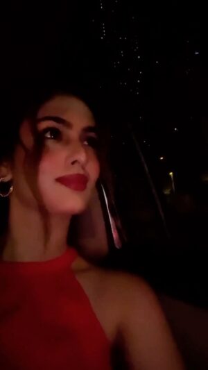 Tanisha Mehta Instagram - Sparkle in the night ✨🌃 

#instagood #instagram #instalove #instadaily #reels