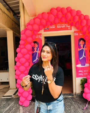 Tanisha Kuppanda Instagram - Naav odidd school Alle mattomme 🙏 vote hakodu Andre nam adrusta 🙏 nanna jawabdaari ✔️