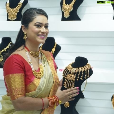 Tanisha Kuppanda Instagram - ❤️ಸರ್ವರಿಗೂ ಯುಗಾದಿ ಹಬ್ಬದ ಶುಭಾಶಯಗಳು🎋 . Most awaited Inauguration vedio of our @kuppandasjewellery Owned By @tanishakuppanda Chief guest for the event @loosemada_yogi . . . . @rk_2328 @dude_suri . . . @tanisha_kuppanda_fc @tanisha_winner_forever @queen_tanishakuppanda @benki5180 @benki_the_bossy.queen01 @tanishakuppanda01 @tanishakuppandaofficial . . . . . . #inauguration #tanishakuppanda #loosemadayogi #vinaygowda #karthikmahesh #namrathagowda .