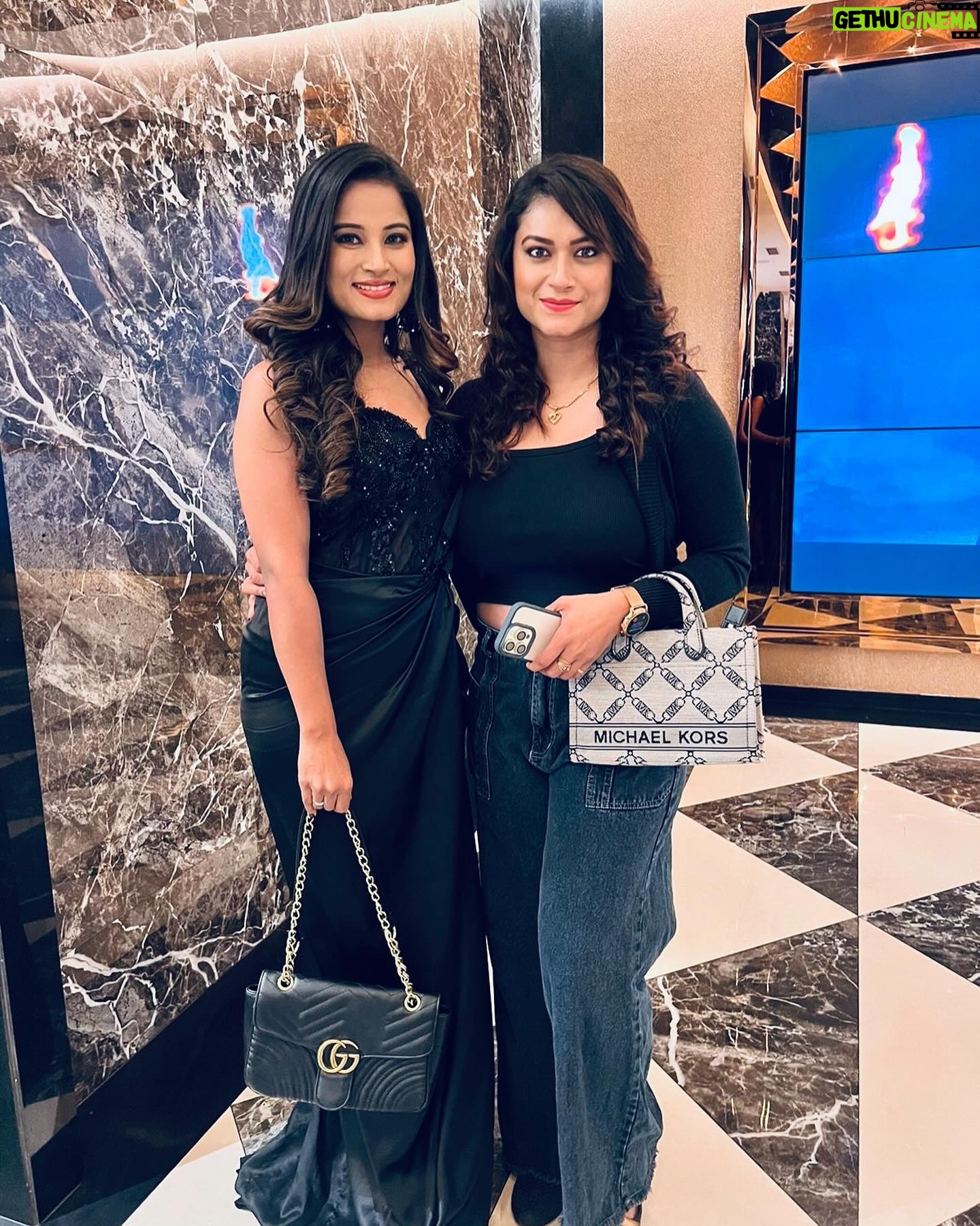 Tanisha Kuppanda - 40.6K Likes - Clothes mean nothing until someone lives in them
PC : @rk_2328
#tanisha #tanishakuppanda #kuppanda #kuppandasjewelry #kuppandasproductionhouse #akkabond #biggboss #biggbosskannada #biggbosskannadaseason10 #ladyboss #hennuhuli #tanibaby #benki #rock #fitness #comingsoon