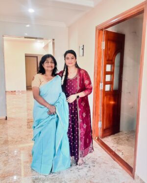 Tanisha Kuppanda Instagram - Amma Amma I love you 🥰 😘 janma poorti ide helta irtini ❤️ I really love you Amma @leelakuppanda 😘 thank you for always being there 🤗 happy Mother’s Day my Leelu 😘😘😘😘
