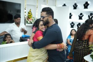 Tanisha Kuppanda Instagram - KUPPANDAS JEWELLERY’S 
 ಬಿಗ್ ಬಾಸ್ ಮನೆಯಲ್ಲಿ ತನಿಶಾ ತನ್ನ ಕನಸಿನ ಬಗ್ಗೆ  ಬಹಳ ಉತ್ಸುಕಳಾಗಿ ಹೇಳುತ್ತಿದ್ದಾಗ ಆಲಿಸಿದ್ದೆ

ಇಂದು ಗೆಳತಿ ತನಿಶಾಳ ಕನಸು ನನಸಾಗಿದೆ 

ನಿನ್ನ ಮುಂದಿನ  ಎಲ್ಲಾ ಕೆಲಸಗಳು ಯಶಸ್ವಿಯಾಗಲಿ ಎಂದು ಪ್ರೀತಿಯಿಂದ ಆಶಿಸುವೆ