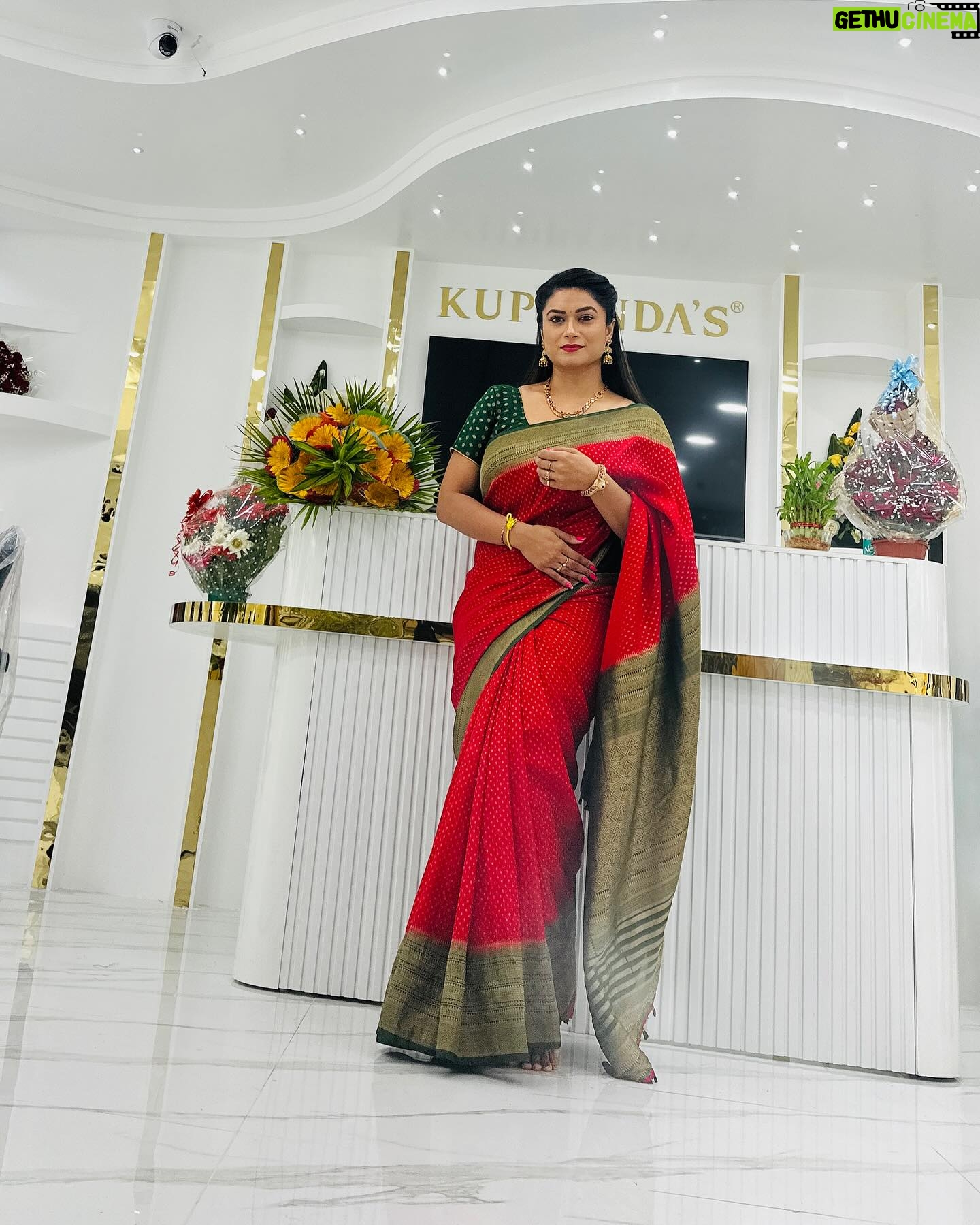 Tanisha Kuppanda - 38.4K Likes - āI think there is beauty in everything. What ānormalā people perceive as ugly, I can usually see something of beauty in it.ā
Saree : @swathihv_official
Jewellery : @kuppandasjewellery
PC : @rashmi
#tani #tanisha #tanishakuppanda #tanishakuppandaactress #benki #benkitanishaš„š„ #benkitanishakuppanda #ladyboss #biggbosstanisha #hennuhuli #tanishaarmy #thanks #beauty #actress #kannadaactress #kannadafilmindustry #kuppandasjewelry #kuppandaproductionhouse #kuppandas #werock #love #everywhere #live #forever