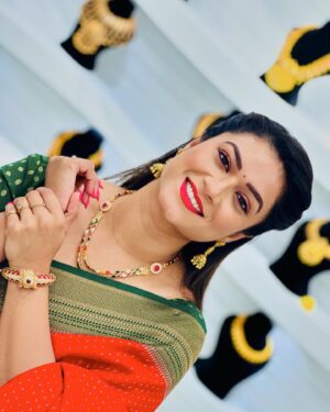 Tanisha Kuppanda Instagram - “I think there is beauty in everything. What ‘normal’ people perceive as ugly, I can usually see something of beauty in it.”

Saree : @swathihv_official 
Jewellery : @kuppandasjewellery 
PC : @rashmi 

#tani #tanisha #tanishakuppanda #tanishakuppandaactress #benki #benkitanisha🔥💥 #benkitanishakuppanda #ladyboss #biggbosstanisha #hennuhuli #tanishaarmy #thanks #beauty #actress #kannadaactress #kannadafilmindustry #kuppandasjewelry #kuppandaproductionhouse #kuppandas #werock #love #everywhere #live #forever