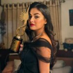 Tanjim Saiyara Totini Instagram – An award is like an inspiration. This beauty in my hand will motivate me to work even harder in the coming days. Thank you so much Bifa awards 🙏
Hair and makeup @makeoverfinesse 
Costume @safiyasathi