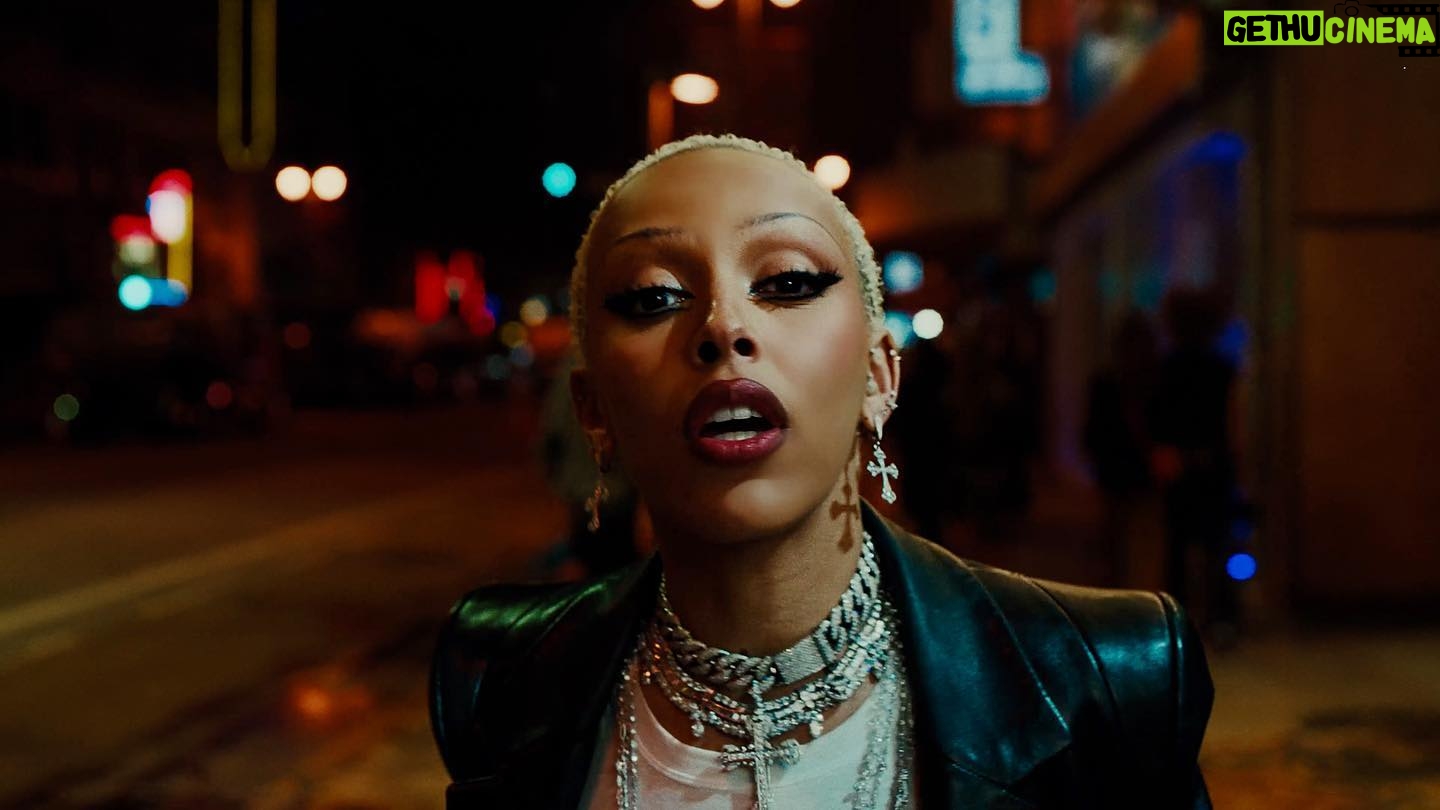Tanu Muino Instagram - DOJA CAT - ATTENTION @dojacat you are so incredible and real. I got in loved with the song from the 1st time, rap is back! Congratulation on a new chapter. Can’t wait to hear the new album. @brettalannelson you are the beast, incredible vision. Thank you for trusting me. @samhoustonishere finally we got work together, hope it only the one of many more. Thank you. @gatosamerican - thank you Alejandro-Roberto for always having my back and make it al happened. @frankborin x @ivannaborin - love you guys, nothing is impossible with you. Forever more! @nikitakkkuz my forever partner in crime. LOVE @carlosfontclos you are simply the best!!! @nightwindow my friend and support on set forever and ever. Maybe we should become a duo someday))) Big LOVE to all the team who was working hard to make it all happened: Director: @tanumuino Producer: @gatosamerican Label Producer: @samhoustonishere Creative Director & Style: @brettalannelson Production Company:@underwondercontent Exec Producers: @frankborin x @ivannaborin Director of Photography: @nikitakkkuz Editor: @carlosfontclos Colorist: @josephbicknell @company_3 Production Designer: @nightwindow Producer Manager: Briana Goldberg 1st AD: @the_nomadx Director’s Rep: @hart_represents hart_represents Special VFX makeup: @worshipmina Make up: @ernestocasillas Nails: @sacciadidthat Hair: @jstayready_ Extras stylist: @mstr_of_disguise Movement choreographer: @monikafelicesmith VFX: @tiltvfx VFX: @romafx Additional vfx : @frender Additional VFX superior: @maxcolt Beautywork: @DIGITALBEAUTYWORK Post Finishing Online: @digitalsword Post Producer: Miguel Garcia Gaffer: Scott Moody Key Grip: Charles Lens Label: @rcarecords