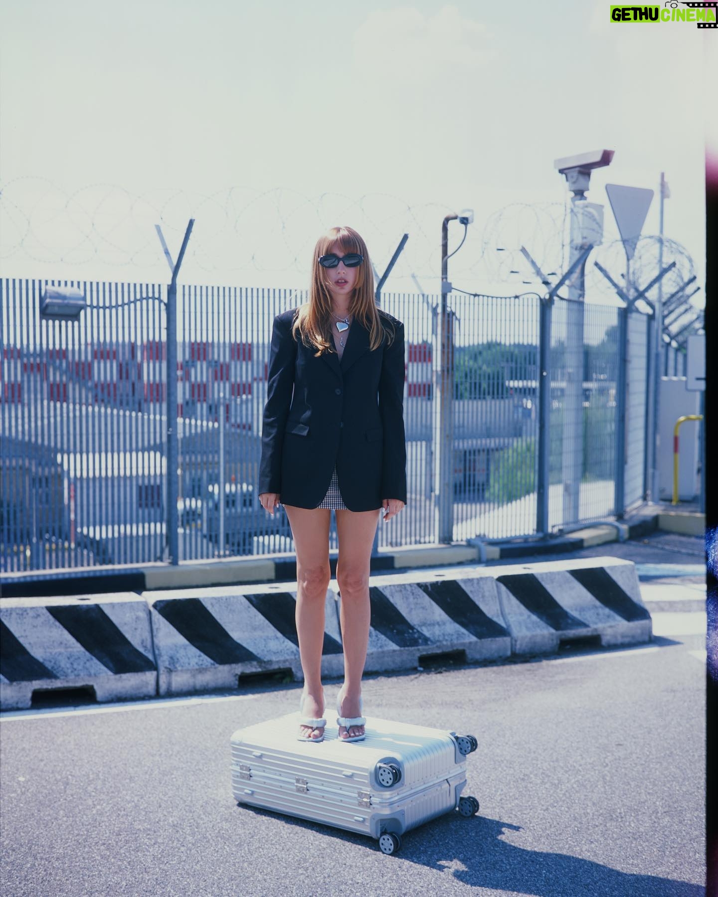 Tanu Muino Instagram - 519 days on the suitcase #russiaisaterroriststate 📸 @nikitakkkuz