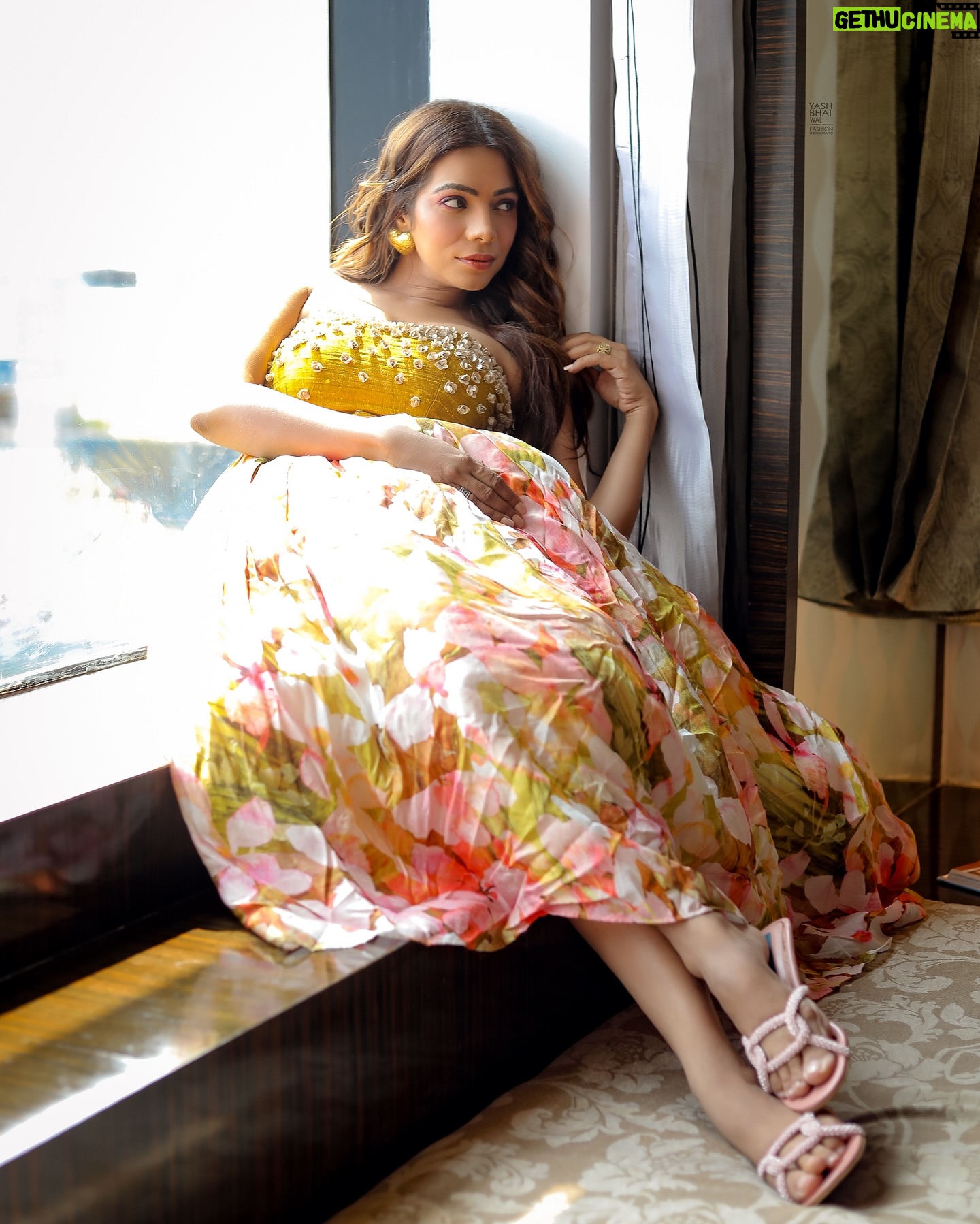 Tanvi Thakkar Instagram - Vibe check🍋 Wearing @aguisebymandirabansal PR @mintandmilkpr Jewellery @theauqual Jewellery PR @lmore_publicrelations Clicked by @yash_bhatwal_photography Location @sofitelmumbaibkc Makeup @falgunikapasi_mua