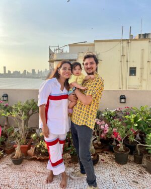 Tanvi Thakkar Instagram - Today was Krishu And Mama Day 🤍
We did go for an event today for @amtouristerin followed by a bday party 🎈 
Here’s June 1 in 10 clips 🤳

Tracks @silvertraq 
Wearing @hapfab06