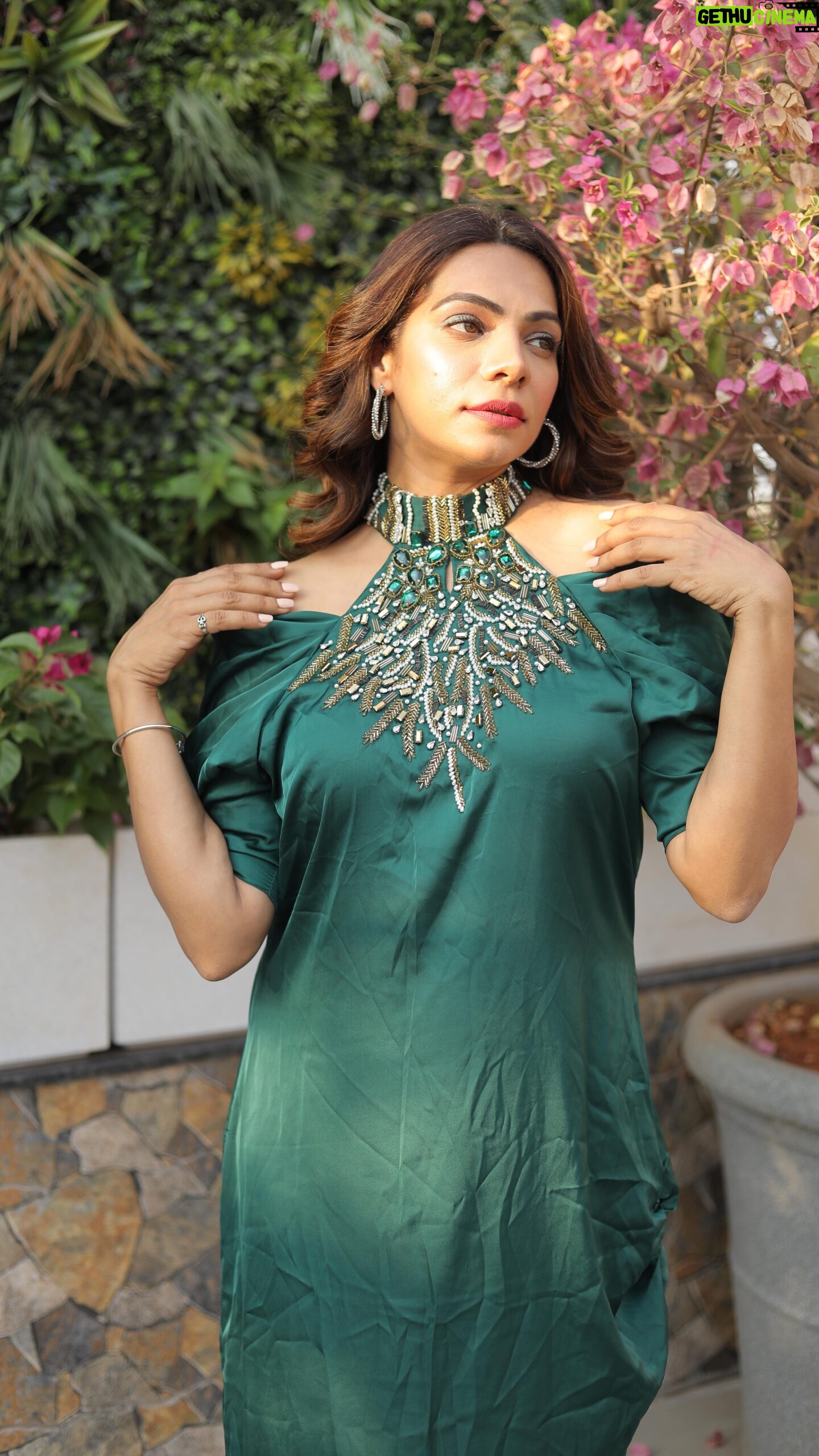 Tanvi Thakkar Instagram - #mayyamayya π Wearing @chiquestudio Makeup @makeupbydishadoshi Hair @varshahingu11 Clicked by @yash_bhatwal_photography Shot by @portraitdeewana Location @famegarden_prive Location PR @kadecommunications Outfit 1 @trenbee_ #stylingreels #transformationreels #makeupreels #tanvithakker