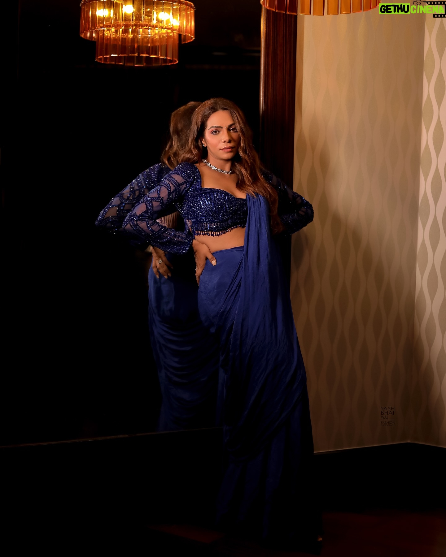 Tanvi Thakkar Instagram - Shine Bright Like A 💎 Wearing @aahava_couture Clicked by @yash_bhatwal_photography Location @sofitelmumbaibkc Makeup @falgunikapasi_mua #tanvithakker #cocktailsaree #sareelove #shinebrightlikeadiamond