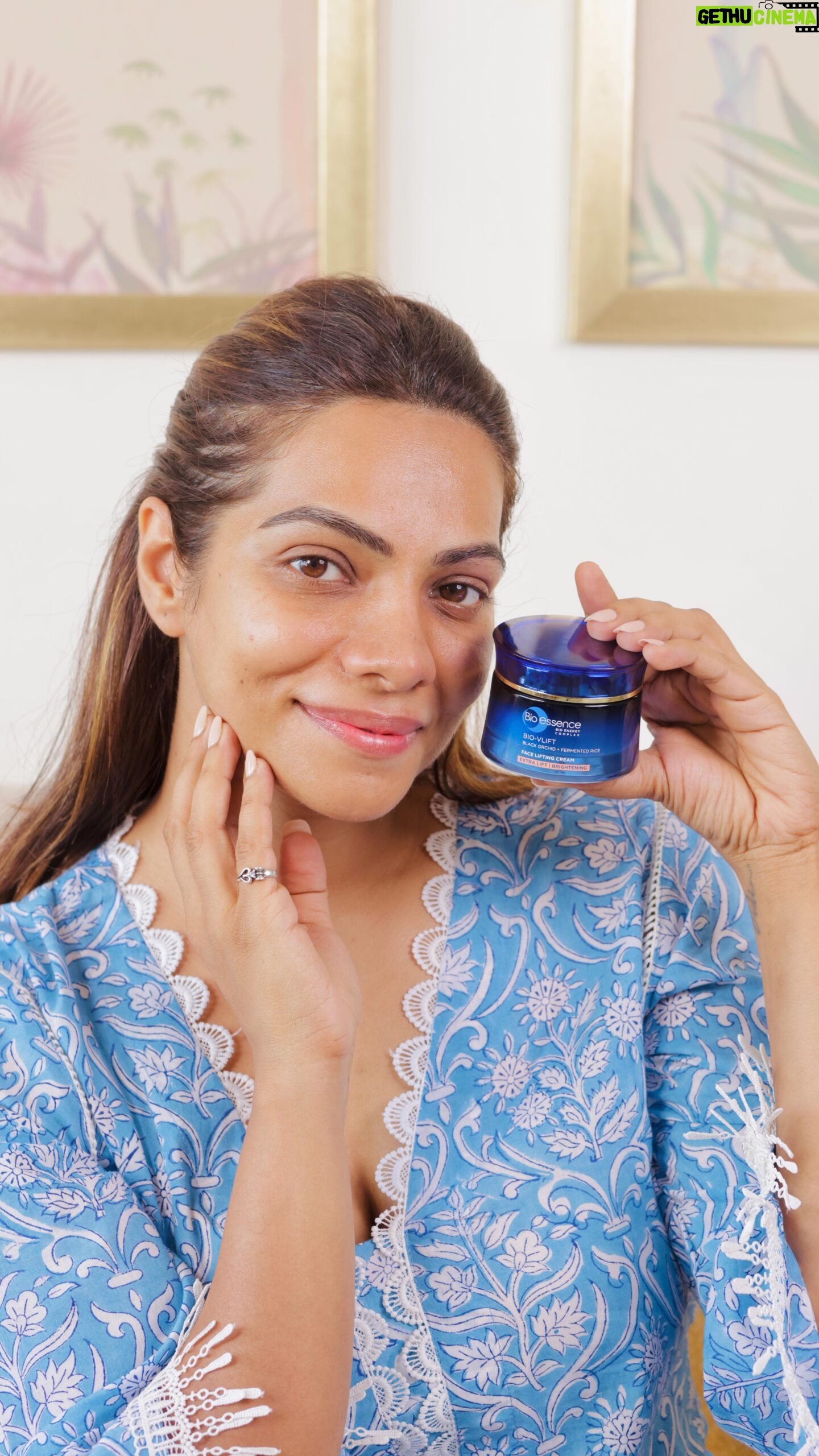Tanvi Thakkar Instagram - This Mother’s Day say goodbye to saggy and dry skin, take the face lifting challenge with Bio-essence’s Bio-Vlift face lifting cream, and in just 10 mins have a skin that looks lifted, healthier, radiant and more youthful. It is formulated with bio-ingredients like Black orchid, fermented rice water, royal jelly, etc. So mommies what are you waiting for take the challenge and get upto 50% off on Nykaa @mynykaa @bioessence_in #newmoms #postpartumskincare #luxurybeauty #faceliftingchallenge #bioessenceIN #BioVlift #facefirming #facetightening #antiaging #facelifting #facemoiaturizer #motherhood #postpregnancyskincare #mom #mothersday #mothersdaygifting #mothersday2024 #MyNykaa #ad