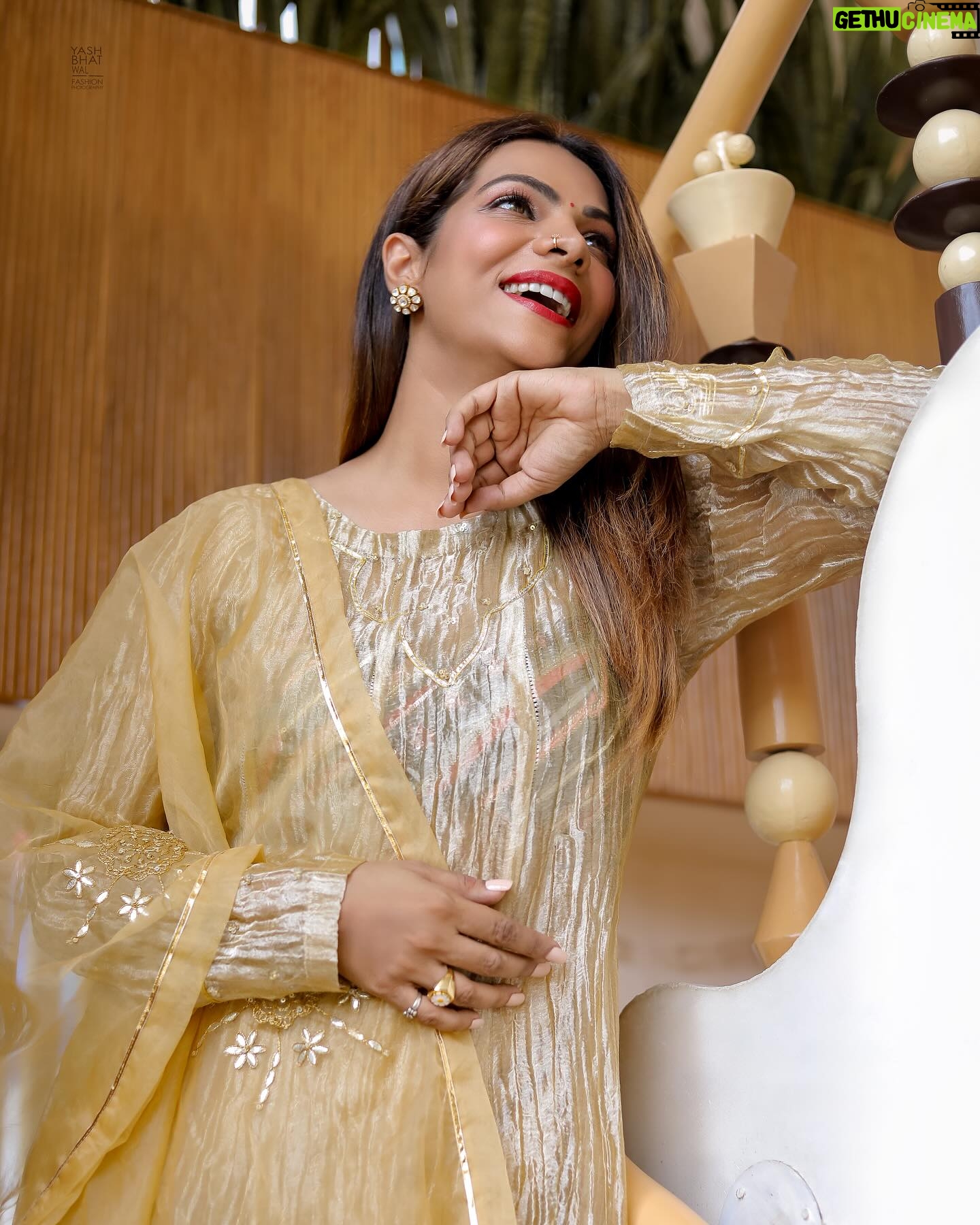 Tanvi Thakkar Instagram - Golden Mornings 💛 Wearing @kkanyaah_clothing Outfit PR @oakpinionpr Location @craycraftmumbai Location PR @rainmakerconsults Clicked by @yash_bhatwal_photography Makeup @falgunikapasi_mua Hair @hairbygeetabhadra Footwear @fleur.footwear