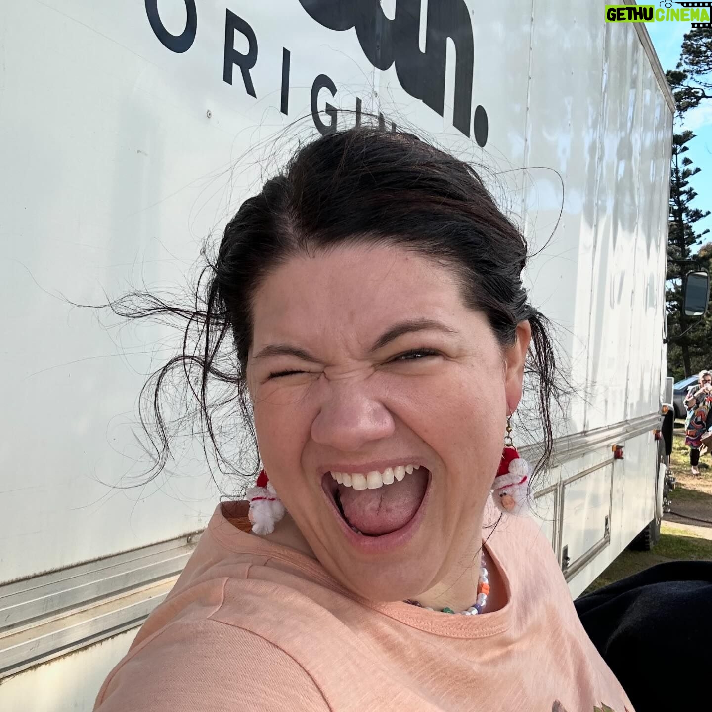 Tanya Hennessy Instagram - If you haven’t watched JONES FAMILY CHRISTMAS on @stanaustralia you’re missing out . @ladyheathermitchell & @maxsmckenna are stand outs in this film! And I play Fanny an over sexed member of the book club who can’t read but watched the movie. I loved this experience! @missshlog you nailed it! @john_2_jons I can’t tell you how much I love being in scenes with Marg Downey. Was out of body. I watched her over and over as a kid on tv. So that was surreal