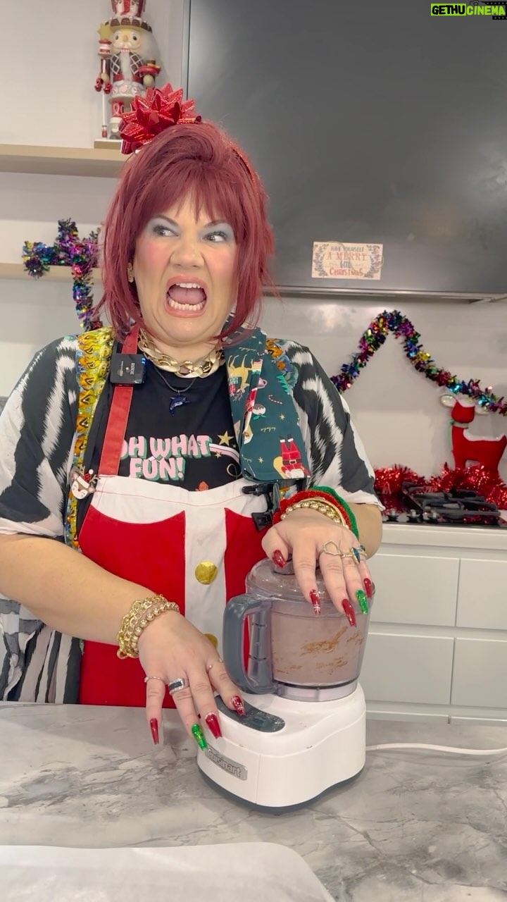 Tanya Hennessy Instagram - Final episode of Tracey’s Treats Christmas special xoxo luv 💚❤️💚❤️
