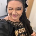 Tanya Hennessy Instagram - Please know right now my hair unwashed and has been for the last 6 days and I’m in pjs at 11am.