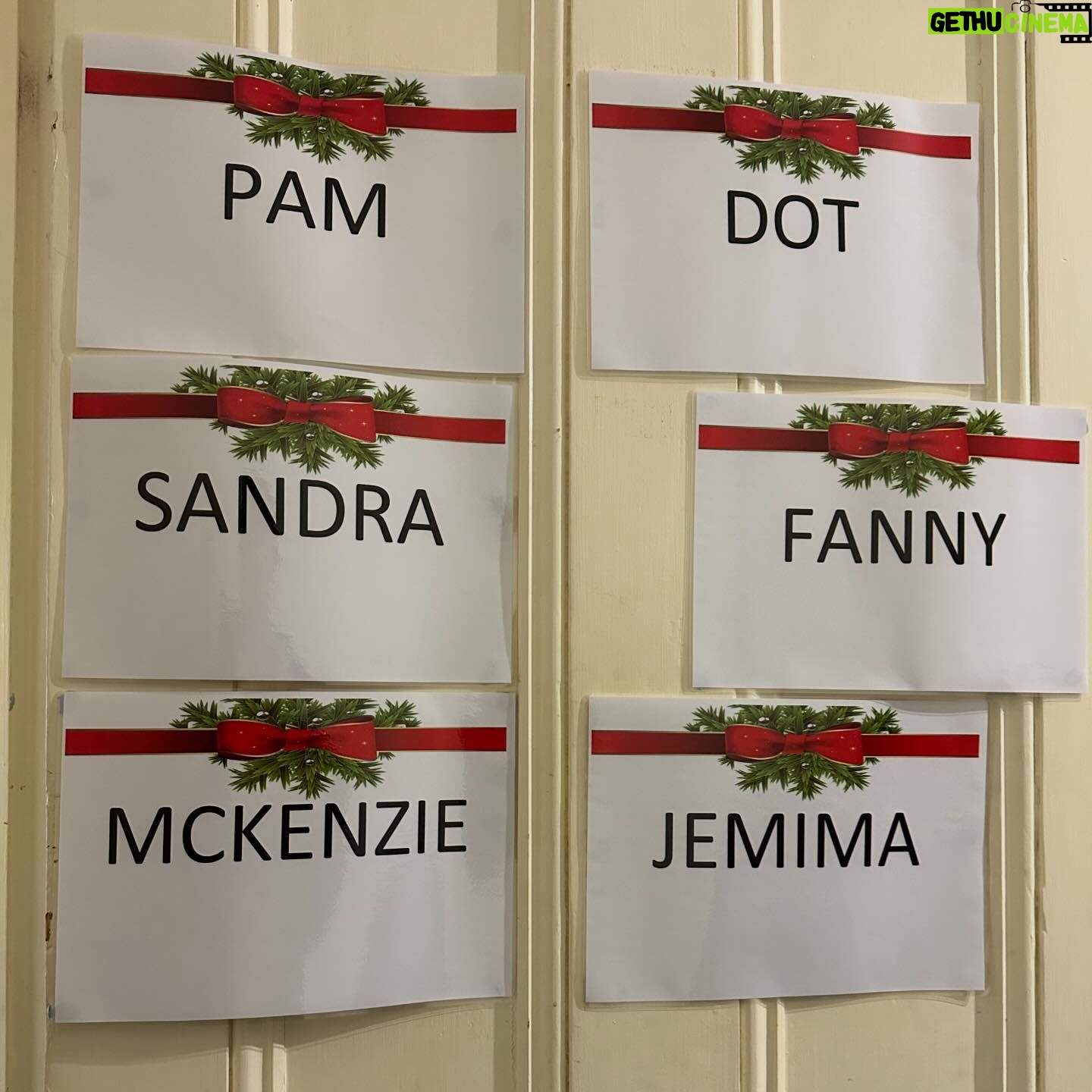 Tanya Hennessy Instagram - If you haven’t watched JONES FAMILY CHRISTMAS on @stanaustralia you’re missing out . @ladyheathermitchell & @maxsmckenna are stand outs in this film! And I play Fanny an over sexed member of the book club who can’t read but watched the movie. I loved this experience! @missshlog you nailed it! @john_2_jons I can’t tell you how much I love being in scenes with Marg Downey. Was out of body. I watched her over and over as a kid on tv. So that was surreal