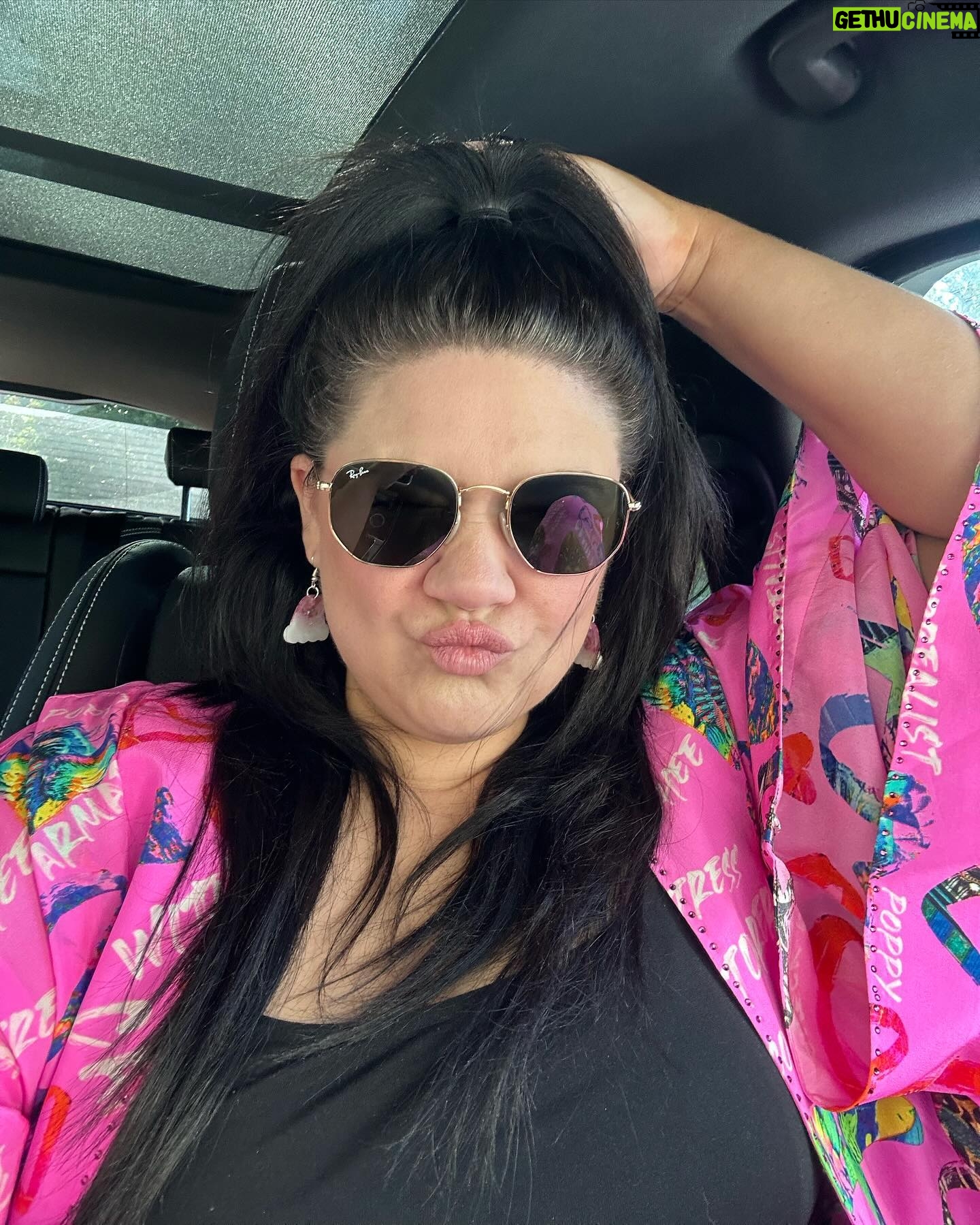 Tanya Hennessy Instagram - It’s giving Pink Christmas - 2023 has been such a wild year! Anyone else drained as fuck?