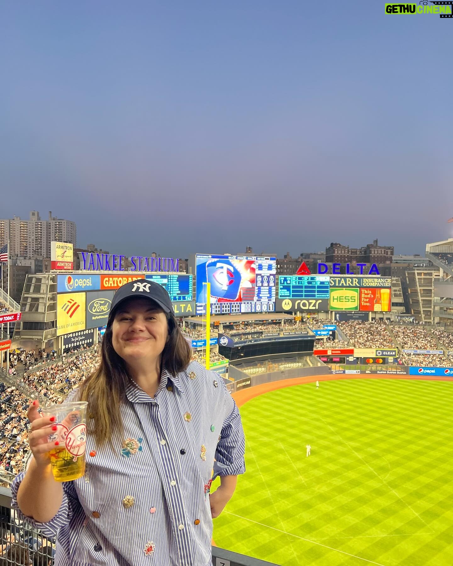 Tanya Hennessy Instagram - Here’s me in NYC in April. Not knowing that in an 20 months time Pink Santa will be sold there. Legit PINK SANTA IS GOING TO THE USA! Which is wildly hard to do and I’m beside myself. But she will be in every good and bad book shop in North America! As in…you could go into Barnes and Noble in NYC and find her (like at Christmas) 🥹🥹🥹🥹🥹💖💖💖💖💖