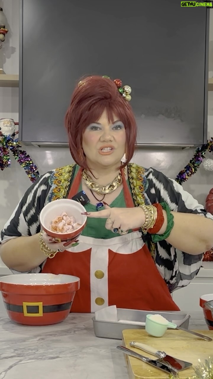 Tanya Hennessy Instagram - Welcome to Episode One of TRACEYS TREATS CHRISTMAS SPECIAL 💚❤️