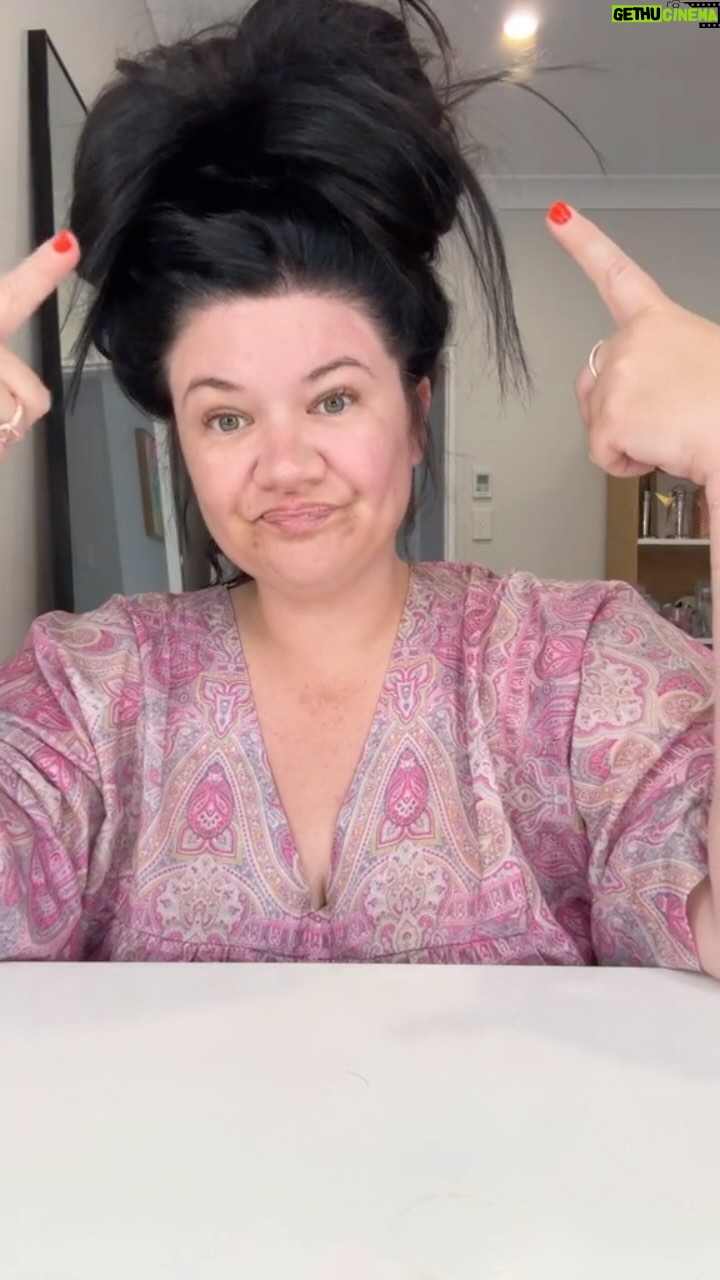 Tanya Hennessy Instagram - Messy bun life