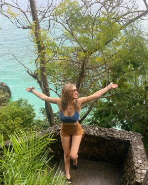 Tara Holt Instagram - Bali 🍯🌙