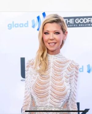 Tara Reid Instagram - Thank you @derekwarburton and @gurusmagazine for this amazing event! 💜🥳

Thanks you to my glam squad. 
Makeup @matthewpaulartist 
Styling @sgshannagall 
Hair @_douglasjack
Showroom @stylepr