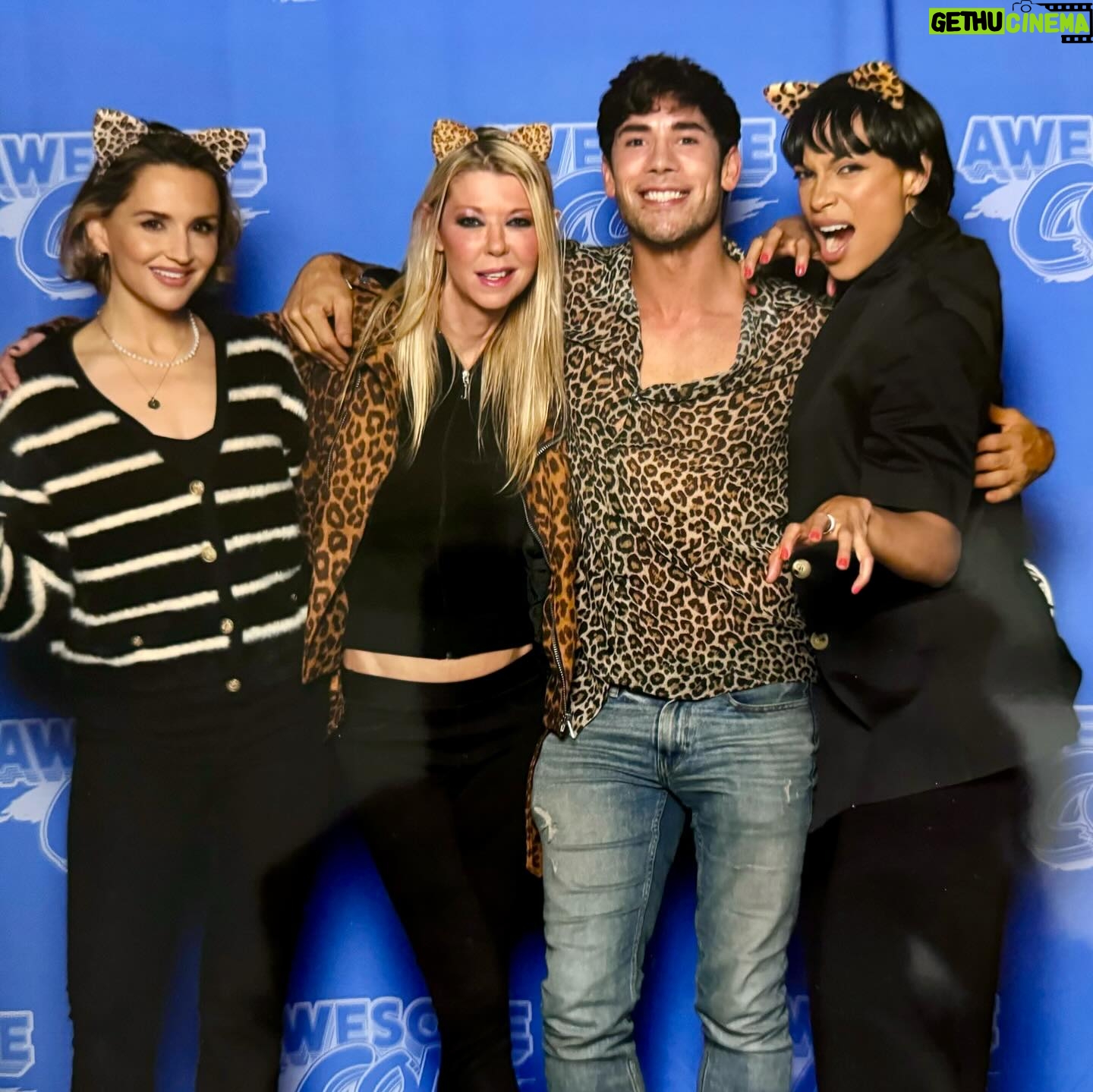 Tara Reid Instagram - Thereβs nothing like spending time with my family. Love these guys and thank you @matthewpaulmurray for all the beautiful makeup you do ππ±π±π±ππ. @rosariodawson @rachaelleighcook