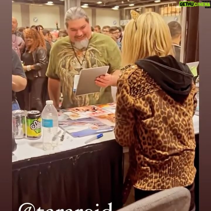 Tara Reid Instagram - #JosieandThePussycats #JATP š± #TaraReid #RachaelLeighCook #RosarioDawson @archiecomics @rosariodawson @rachaelleighcook Thanks to everyone, it was such a pleasure to see you all and hear how much Josie and The Pussycats mean to you. ššššššš š± šā⬠š