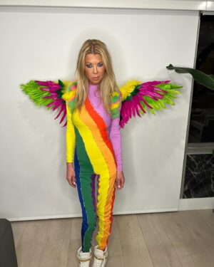 Tara Reid Instagram - What a great Halloween!!! 🎃👻🧡 I hope everyone had a great one too!!! 🌈😇 makeup and photos by @itsafilmphoto costume by @forthestarsfashionhouse #halloween #love
