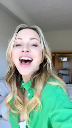 Tara Strong Instagram - I’m a #voiceactor PART 3 💚💚💚 #voiceover #childhood
