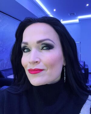 Tarja Turunen Instagram - What a wonderful backstage in Oberhausen last night.  The last 4 concerts left on this tour with @rockmeetsclassic Tomorrow we are playing in Ingolstadt Saturn Arena. ♥️