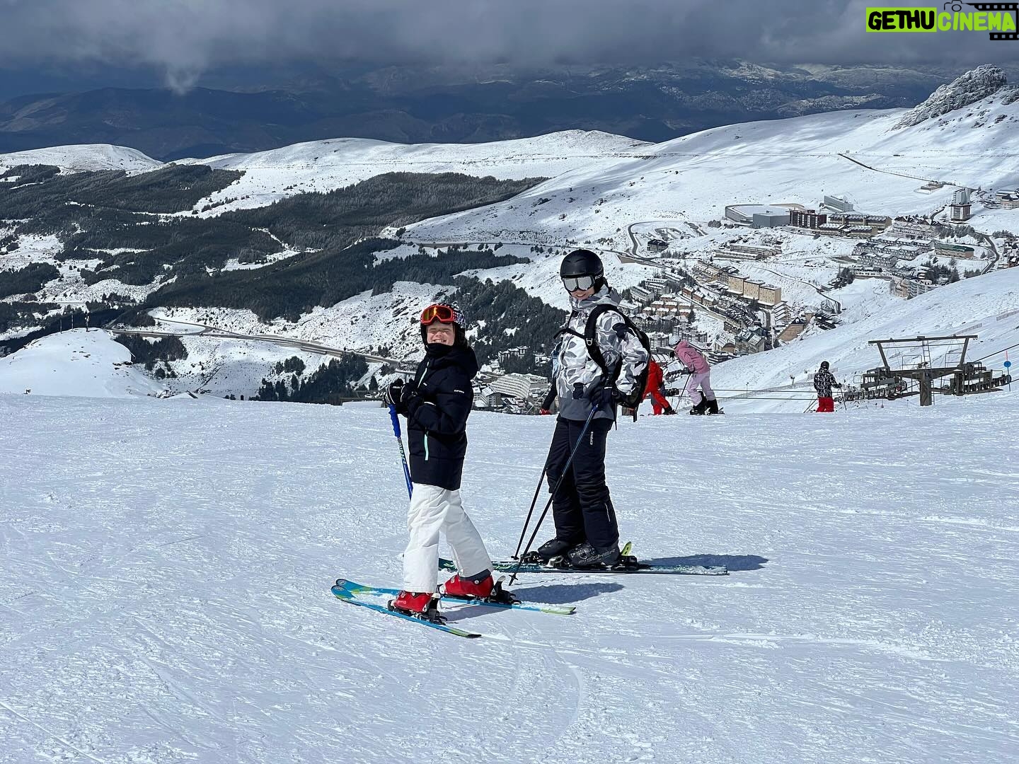 Tarja Turunen Instagram - Had a wonderful holiday week with my family and today we were skiing in Sierra Nevada with perfect skiing conditions. Now it’s time to focus on work again. See you next week in Germany on Rock meets Classic tour.