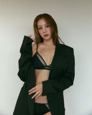 Tasha Low Instagram - giving cheeky in CK Black’s soft, intricate lace 🤭🖤 #mycalvins @calvinklein