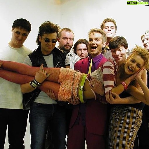 Tatiana Gevorkyan - 3 Likes - Ровно 25 лет назад стартовало вещание MTV Россия.
Классно, что MTV было в нашей с вами жизни. И очень хорошо, что его уже нет.
Если бы я была владельцем бренда, я бы устроила глобальное репозиционирование и создала новую экосистему на базе столь узнаваемого во всём мире товарного знака. Но я в своё время отказалась от возможности стать, как минимум, акционером (это отдельная история, которую знают лишь пара близких друзей), поэтому могу теперь разве что фантазировать на тему упущенных брендом возможностей.
Было весело, но сейчас намного интереснее.
Спасибо, MTV-Россия, за то, что у нескольких поколений сегодня тепло загораются глаза от воспоминаний!