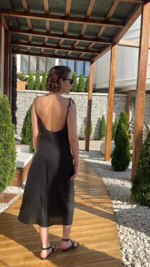 Tatiana Gevorkyan Instagram - ВАЖНОЕ накануне понедельника:

Работающие люди делятся на 2 категории:

🖍️Тех, кто работает над работой
🖋️ И тех, кто работает над собой

В идеале баланс должен быть хотя бы 30% на 70% в пользу себя. Можно и на 100%, потому что чем больше вы вложите в себя, тем больше будет позитивного эффекта в работе. А вот сотрудники по первому типу всегда самые неэффективные.
•
•
•Dress by @ladarique