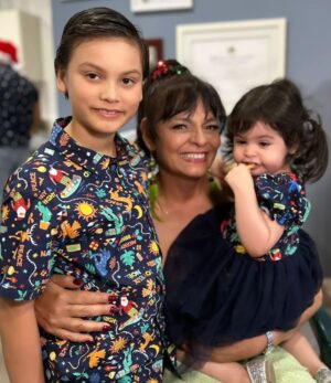 Tatiana Merino Instagram - Navidad 2023 junto a mis bellos nietos Bastian y Lunita
Con mi hijo Cameron que vino de Gold Coast con Macarena.
💕🎄💕🇦🇺