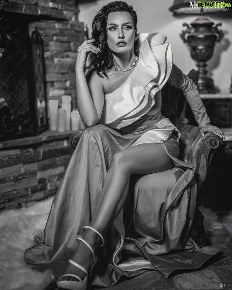 Tatiana Neva - 362 Likes - Thank you for the feature, @moevir.paris magazine! 💝💝💝
Love this black and white photo set!
Model: @the_real_tatiana_neva @tatiananevaofficial
Photography: @brettsimpsonphotography
Producers: @obsessedbyjess @smooooothjazz
Makeup: @obsessedbyjess
Hair: @sy_calac @sergiopaez_mua
Styling: @smooooothjazz
Designer gowns by @itswillfranco
Publication: @moevir.paris
#tatiananeva #model #actress #actionactress #fashionmodel #editorial #model #modeling #hollywoodactress #oldhollywoodmoviestars #oldhollywoodglamour #oldhollywood #oldhollywoodglam #blackandwhitephotography #blackandwhite #fashion #style #magazinefeature #fashionista #jollywoodstarlet