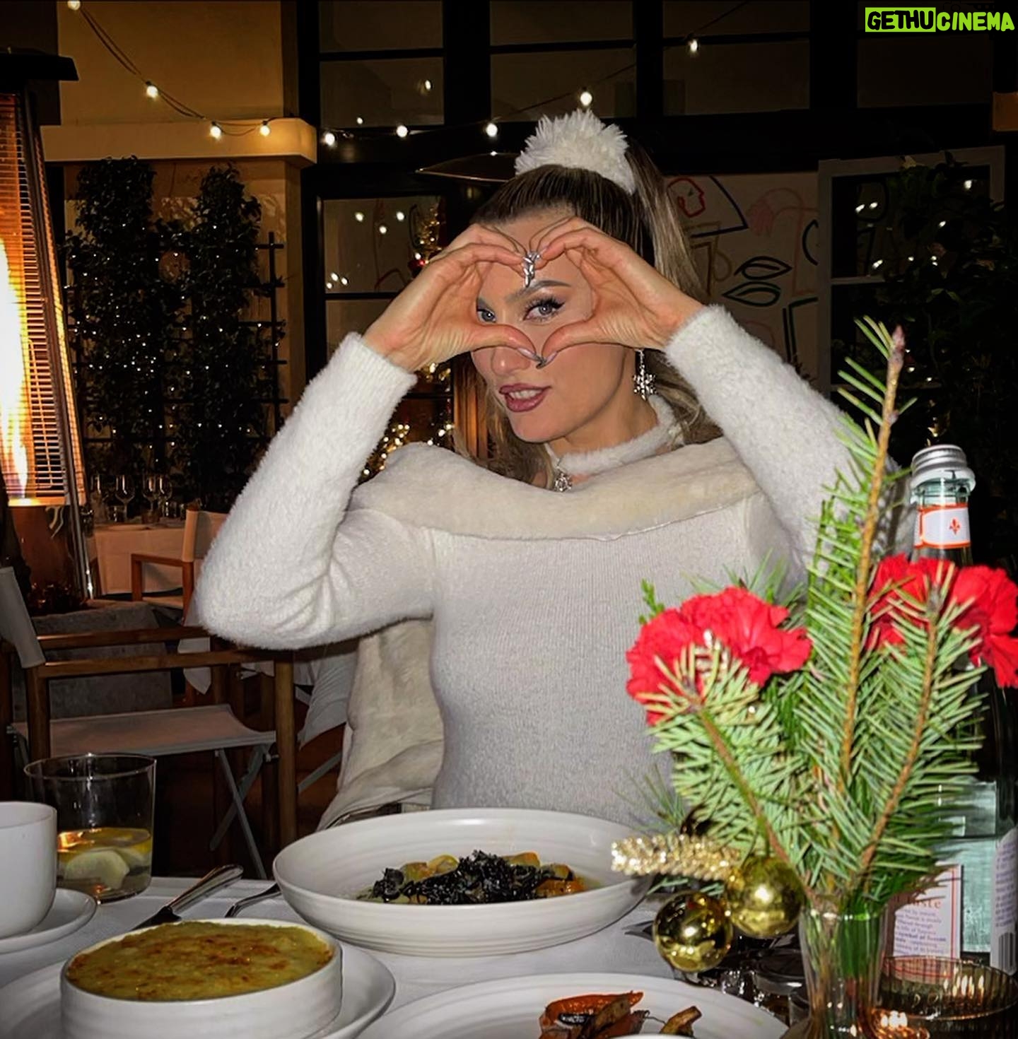 Tatiana Neva - 448 Likes - Merry Christmas to everyone from my sweet handsome boyfriend @realalexnevsky and I ! Hope you all had a jolly good celebration ✨🎊🎉🎊🎉🎊🎉🎊✨ 🎄🎁🎅🏻🥳
#merrychristmas
