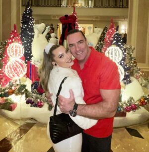 Tatiana Neva Instagram - Merry Christmas to everyone from my sweet handsome boyfriend @realalexnevsky and I ! Hope you all had a jolly good celebration ✨🎊🎉🎊🎉🎊🎉🎊✨ 🎄🎁🎅🏻🥳

#merrychristmas