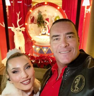 Tatiana Neva Instagram - Merry Christmas to everyone from my sweet handsome boyfriend @realalexnevsky and I ! Hope you all had a jolly good celebration ✨🎊🎉🎊🎉🎊🎉🎊✨ 🎄🎁🎅🏻🥳

#merrychristmas
