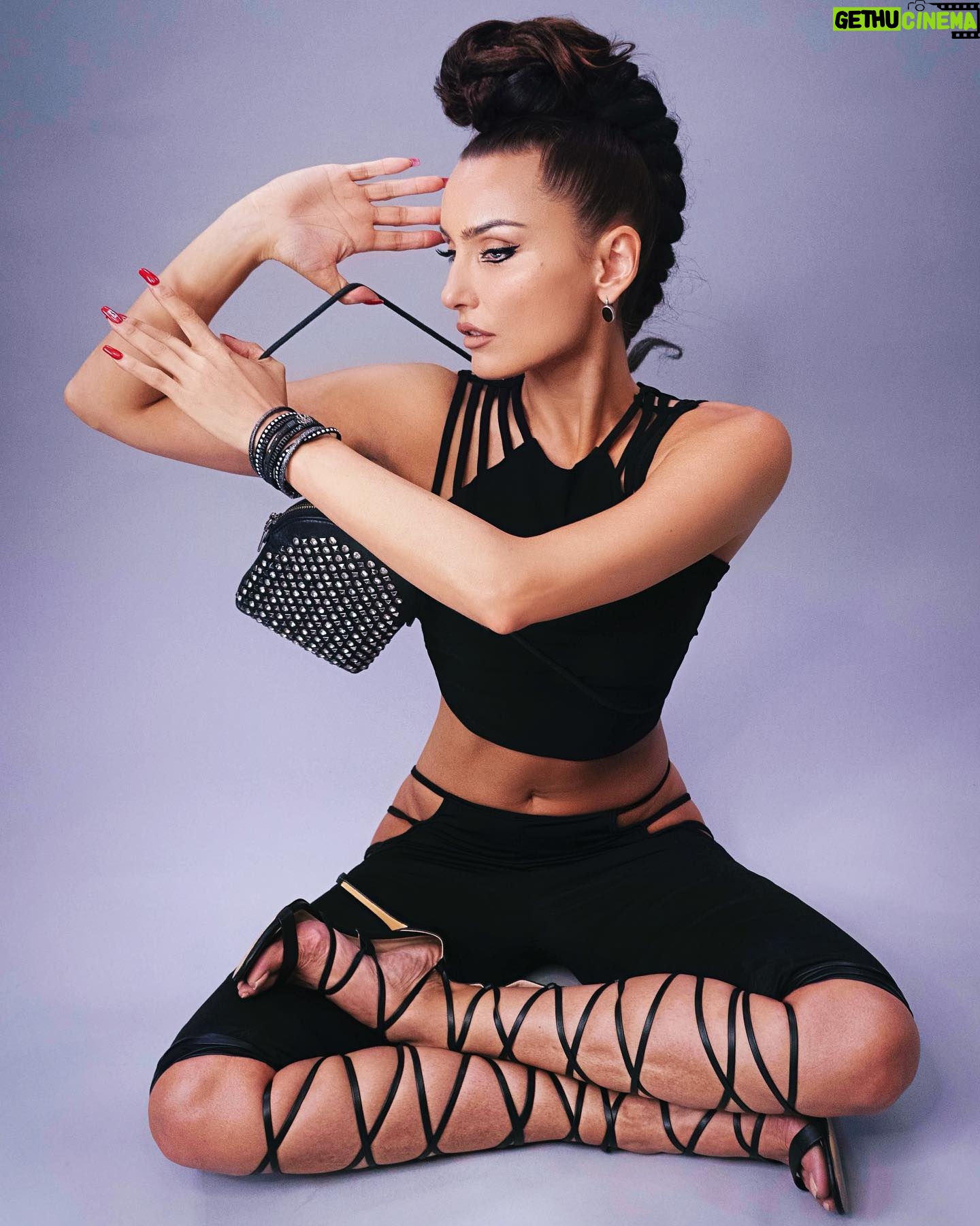Tatiana Neva - 429 Likes - Future is shaping up into an interesting Picture… very excited to be on this journey… life is quite an experience.
@tatiananevaofficial
Photography by @dpken
Wardrobe/makeup/hair: @qpqstudio
#tatiananeva #model #actress #actionactress #fashionmodel #modeling #style #stylish #trendsetter #fashionista #itgirl