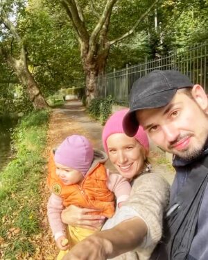 Tatiana Pauhofová Instagram - …lebo nie je nad to byť spolu♥️ nadherný víkend v Baske Villa (najviac odporúčame - total kids friendly!) v Trenčianskych Tepliciach🍃

@baskevilla ❤️

#rodina #spolu #laska #jesen #baskevilla #kidsfriendly