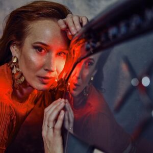 Tatiana Pauhofová Instagram - Mám ju fakt rada ❤️
✨Nová DS 7 
📸@lukaskimlicka👌
🩶@dsslovensko

DS 7 bola naozaj láska na prvý pohľad. 💖A hlavne na prvú jazdu. Som vášnivá šoférka, v aute som trávila veľa času vedená k tomu, aby bol ten čas radostný a zmysluplný. Je stále svižná, hravá, brutálne komfortná, intuitívna a bezpečná. Určite nie je pre tých, ktorí chcú splynúť s davom, pretože za touto kráskou sa otočí nejeden šofér.

Viac nájdete na: www.dsautomobiles.sk/vehicle/nova-ds-7/predstavenie/

Styled by: @lenoc_skodova 
Make-up&hair: @tomasvida.makeup 

#novads7 #DS7 #DSAutomobiles #tanapauhofova #spolupraca #dakujem