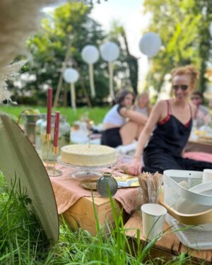 Tatiana Pauhofová Instagram - Veľmi ďakujem mojim drahým priateľom a Peťke z Piknikova♥️ Najväčší obdiv a láska patrí úžasnému Jonatanovi - ďakujem že Ťa mám

@piknikovo ❤️

#radost