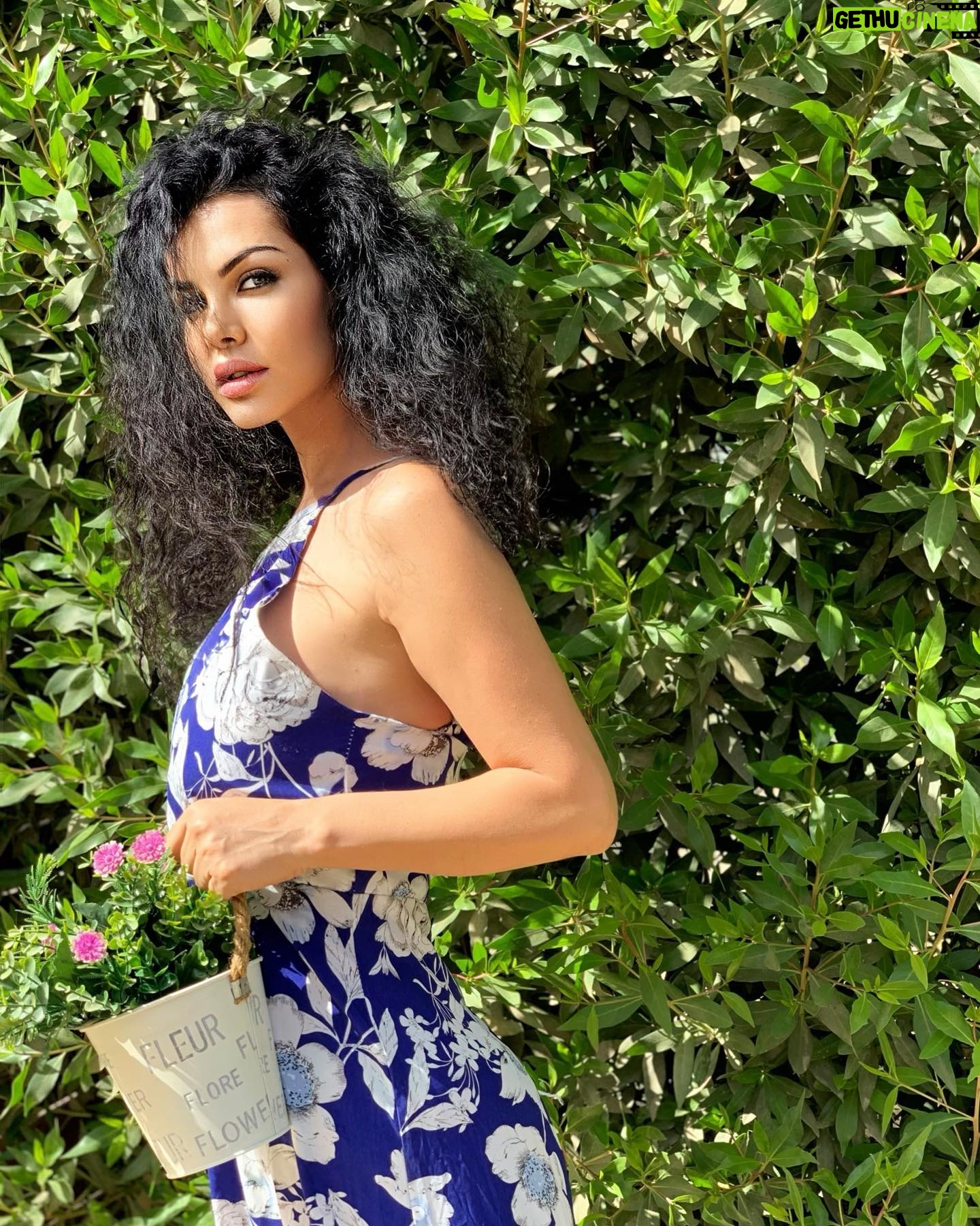 Tatiana - 647 Likes - The #past has no #power over the #present moment #tatiana #تاتياناحبشي
