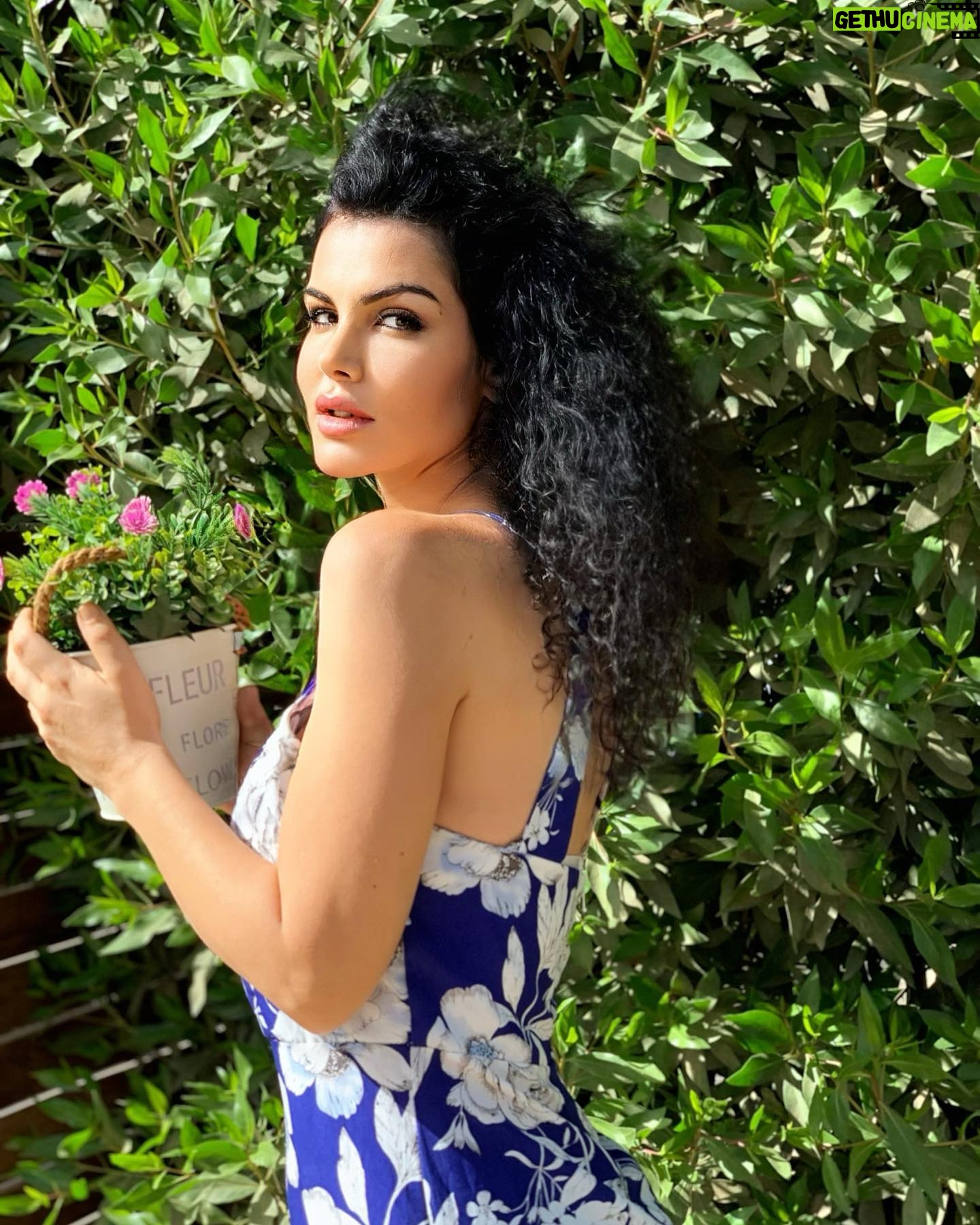 Tatiana - 647 Likes - The #past has no #power over the #present moment #tatiana #تاتياناحبشي