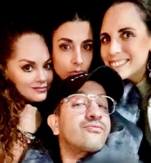 Tatiana Instagram - Mujer hermosa, inteligente, divertidísima , positiva , amiga , luchadora , y muchos más !!! Mi adorado Chumi me la presentó y gozamos las veces que nos vimos , lloro de coraje , ¿Porque se van las buenas personas? Extrañaré mucho tus podcasts con la Mochu , extrañaré tus carcajadas, tu humor único … trascendiste y dejaste huella … 
por siempre #veronicatoussaint 
#qepd #fuckcancer